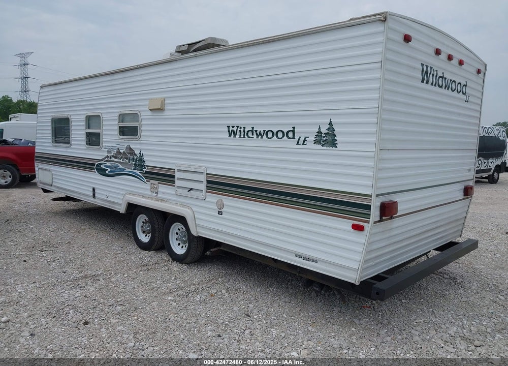 2003 WILDWOOD TRAVEL TRAILER VIN: 4X4TWDC203Y232257