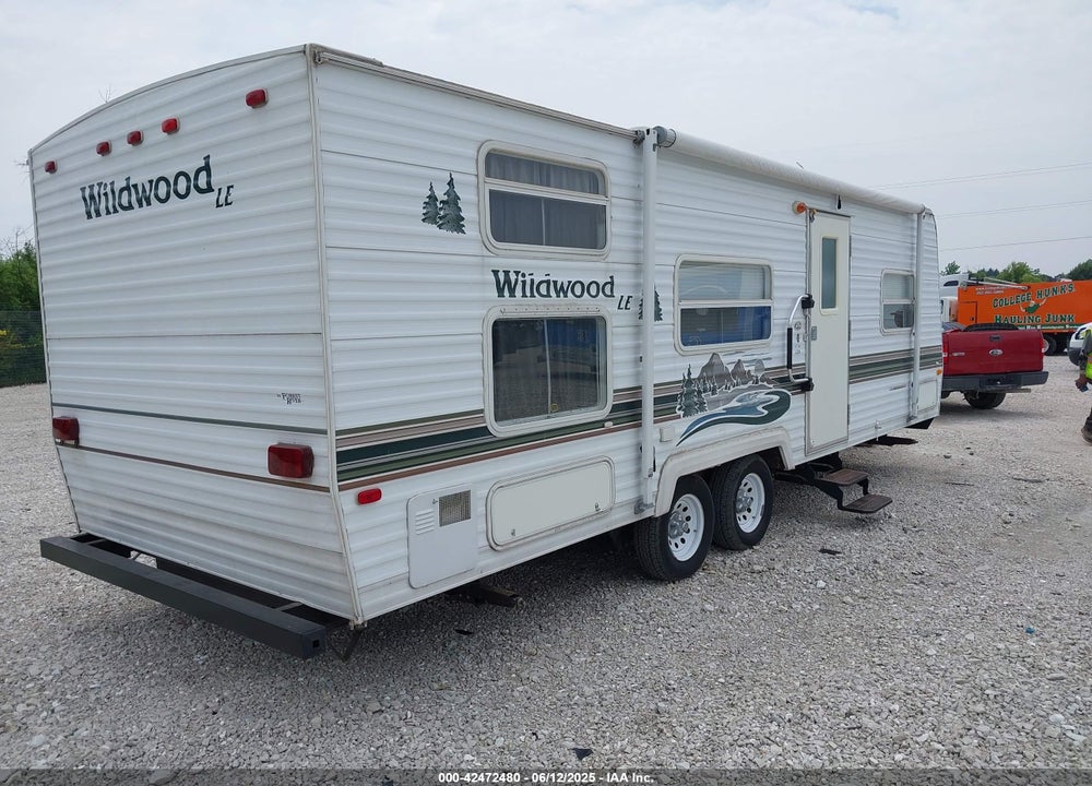 2003 WILDWOOD TRAVEL TRAILER VIN: 4X4TWDC203Y232257