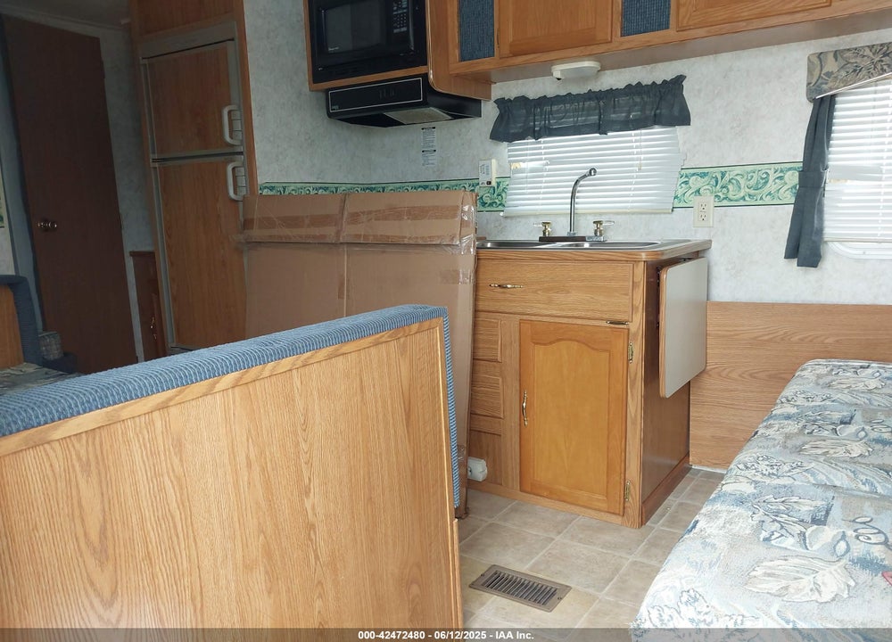 2003 WILDWOOD TRAVEL TRAILER VIN: 4X4TWDC203Y232257