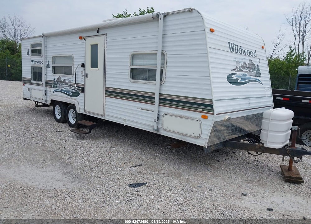 2003 WILDWOOD TRAVEL TRAILER VIN: 4X4TWDC203Y232257