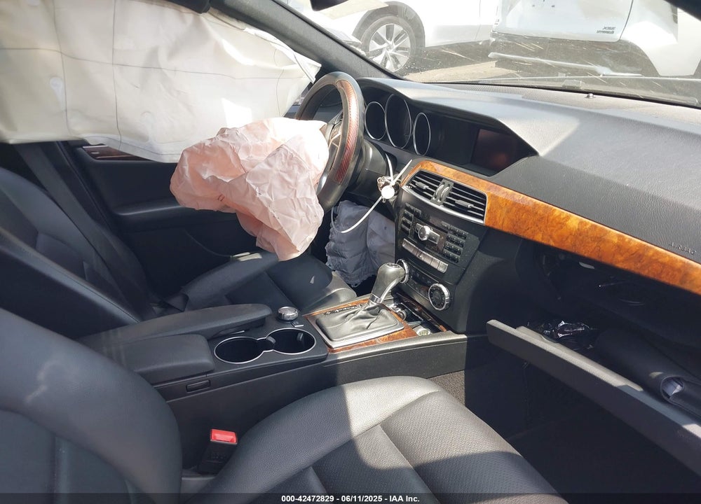 2014 MERCEDES-BENZ C 250 LUXURY/SPORT VIN: WDDGF4HB2EG213725