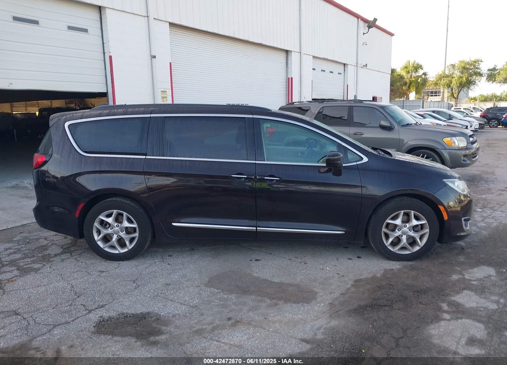 2017 CHRYSLER PACIFICA TOURING L VIN: 2C4RC1BG7HR667857