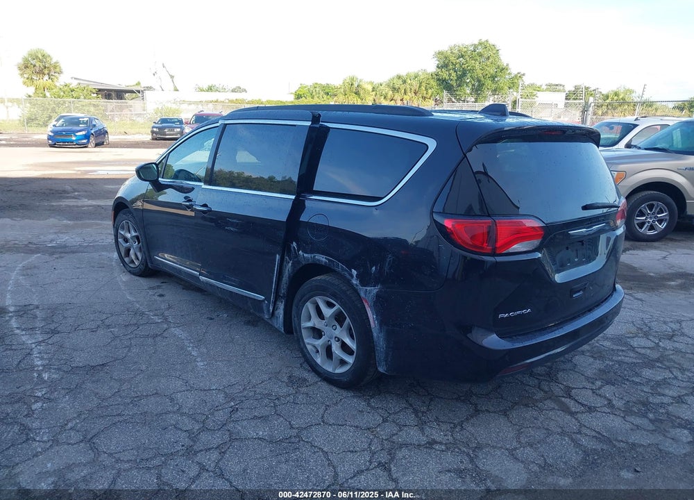2017 CHRYSLER PACIFICA TOURING L VIN: 2C4RC1BG7HR667857
