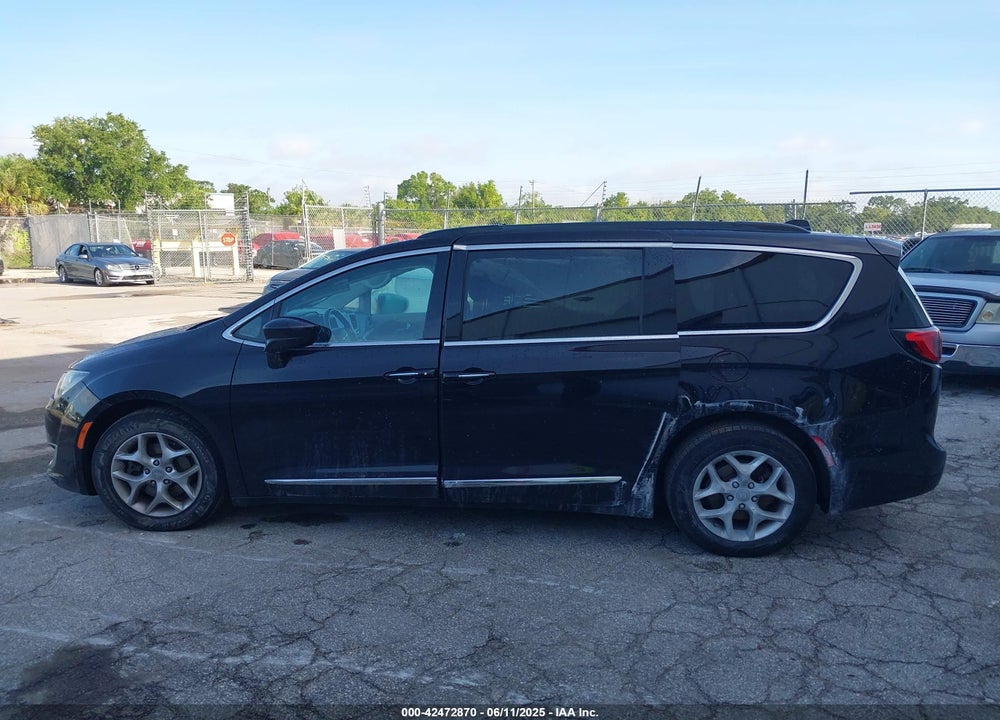 2017 CHRYSLER PACIFICA TOURING L VIN: 2C4RC1BG7HR667857