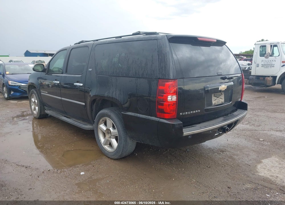 2011 CHEVROLET SUBURBAN 1500 VIN: 1GNSCKE02BR370652