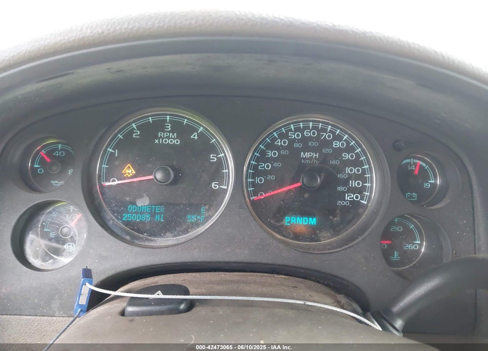 2011 CHEVROLET SUBURBAN 1500 VIN: 1GNSCKE02BR370652