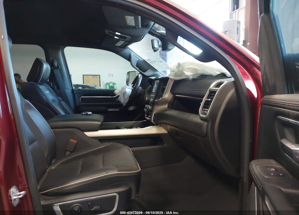 2019 RAM 1500 LAIE  4X4 5'7 BOX VIN: 1C6SRFJT8KN696341