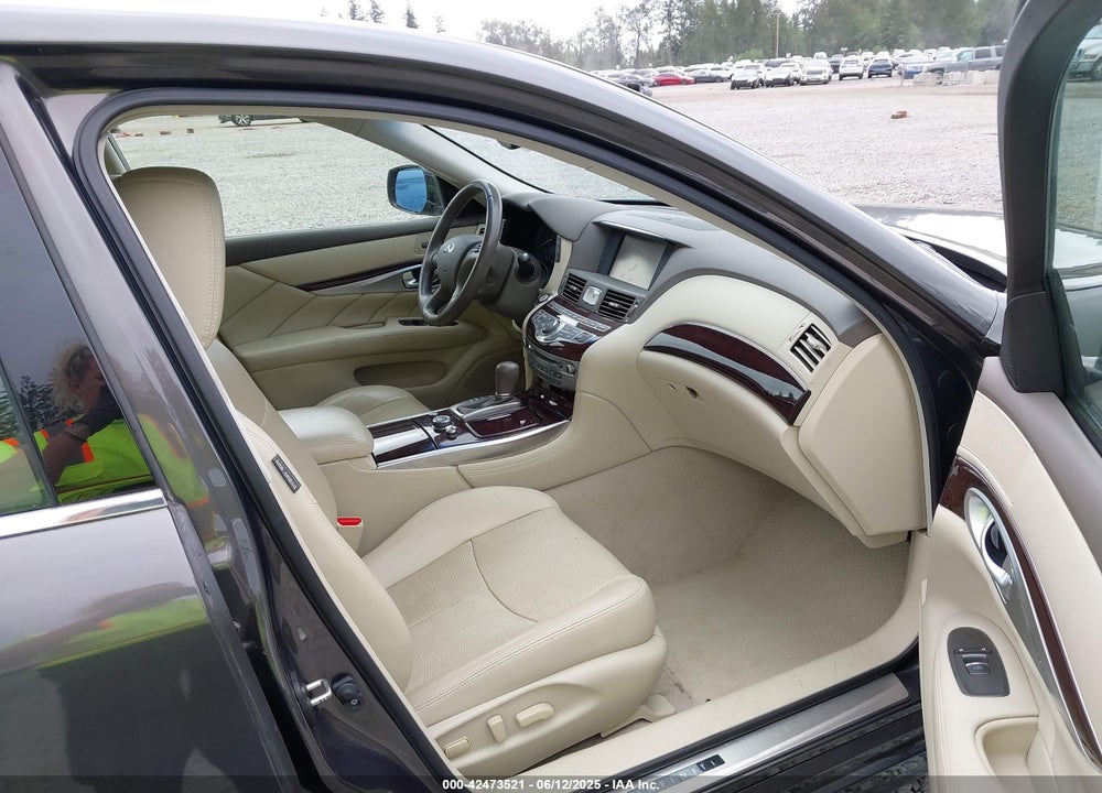 2015 INFINITI Q70 VIN: JN1BY1ARXFM562111