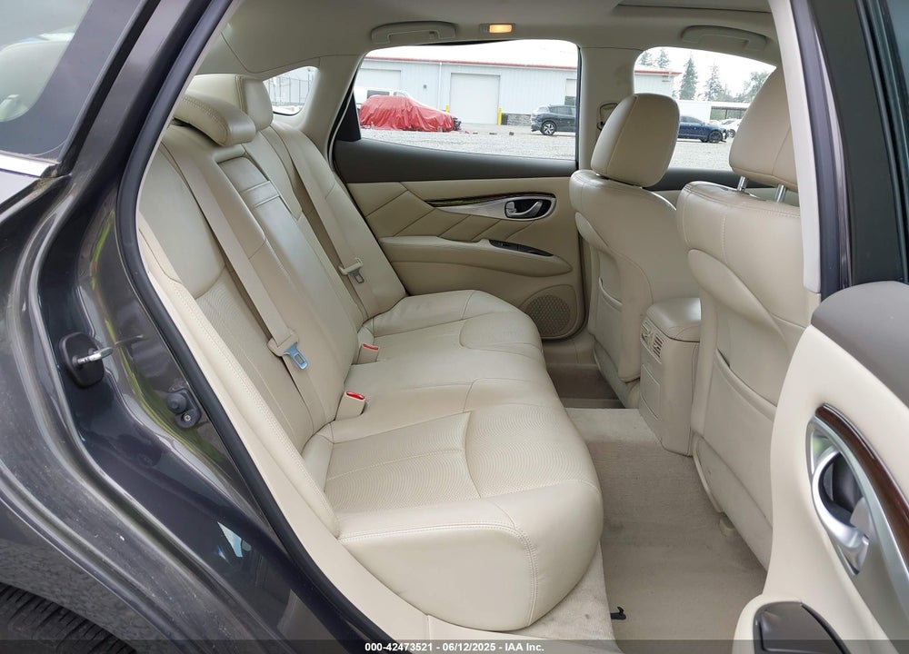 2015 INFINITI Q70 VIN: JN1BY1ARXFM562111