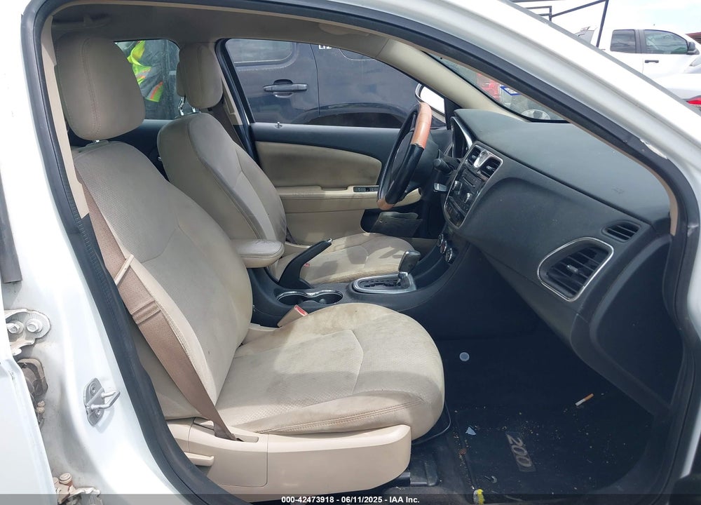 2013 CHRYSLER 200 LX VIN: 1C3CCBABXDN636194