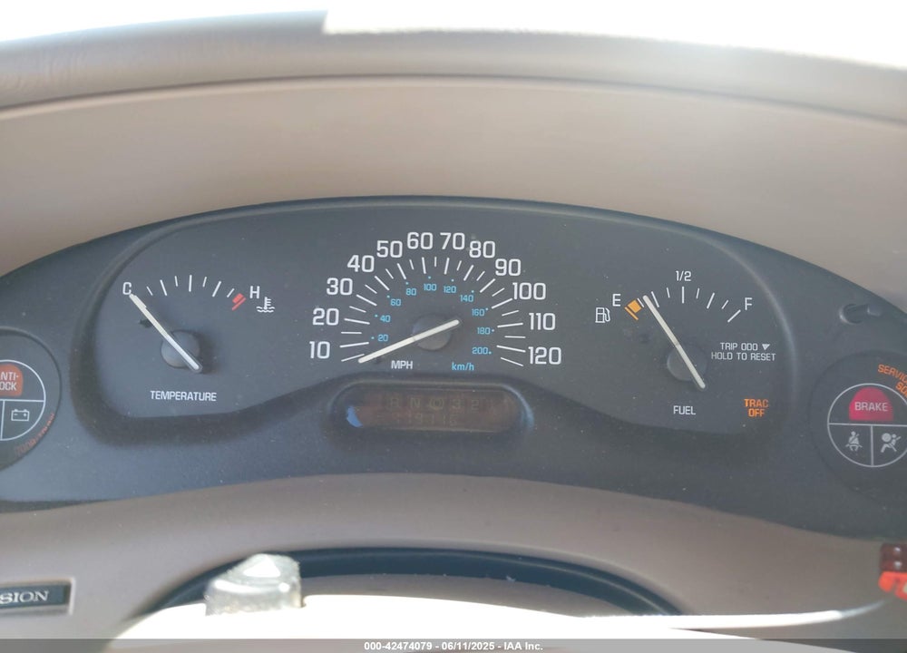 2001 BUICK CENTURY CUSTOM VIN: 2G4WS52J211136736