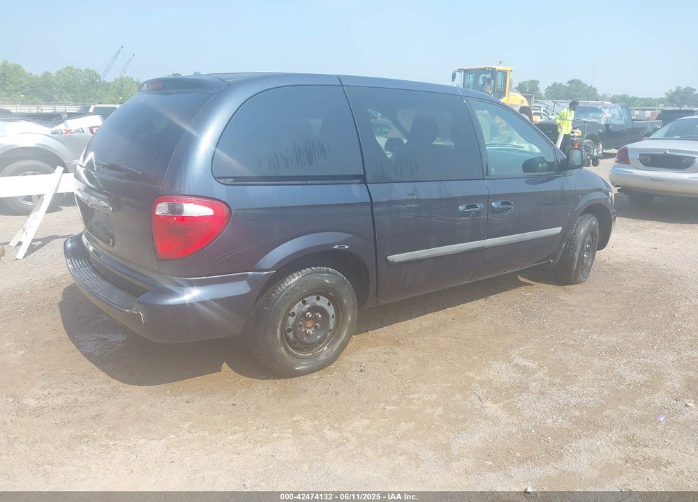 2007 CHRYSLER TOWN & COUNTRY VIN: 1A4GJ45R17B101079