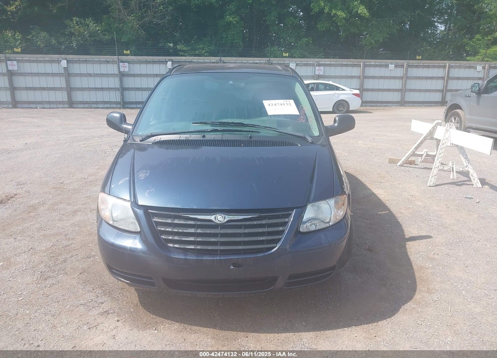2007 CHRYSLER TOWN & COUNTRY VIN: 1A4GJ45R17B101079