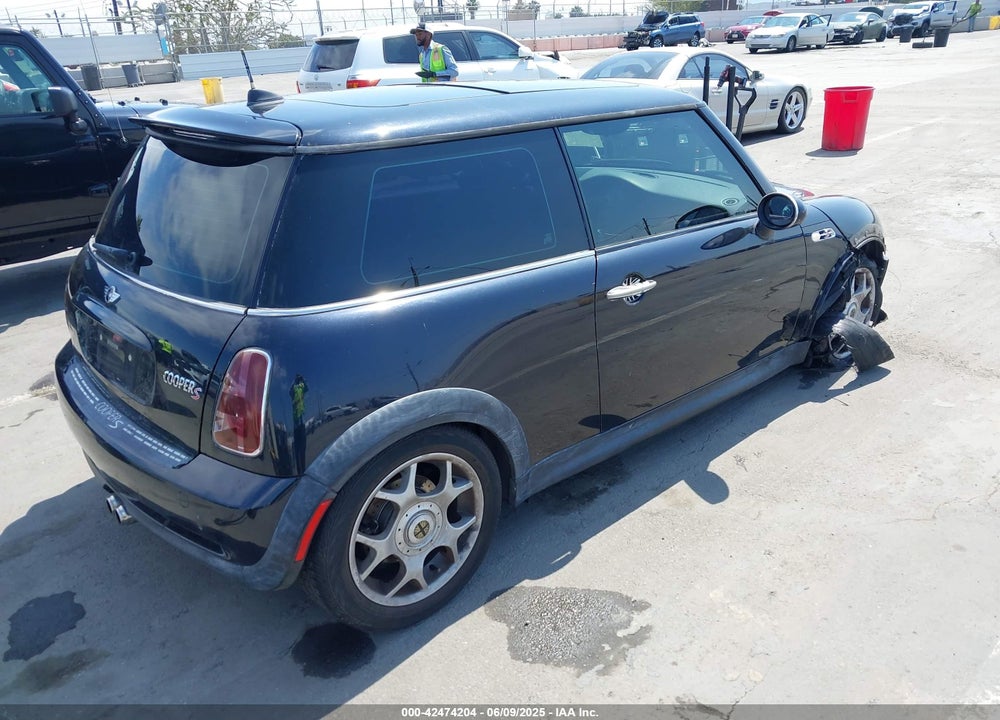 2006 MINI COOPER S VIN: WMWRE33596TJ35502