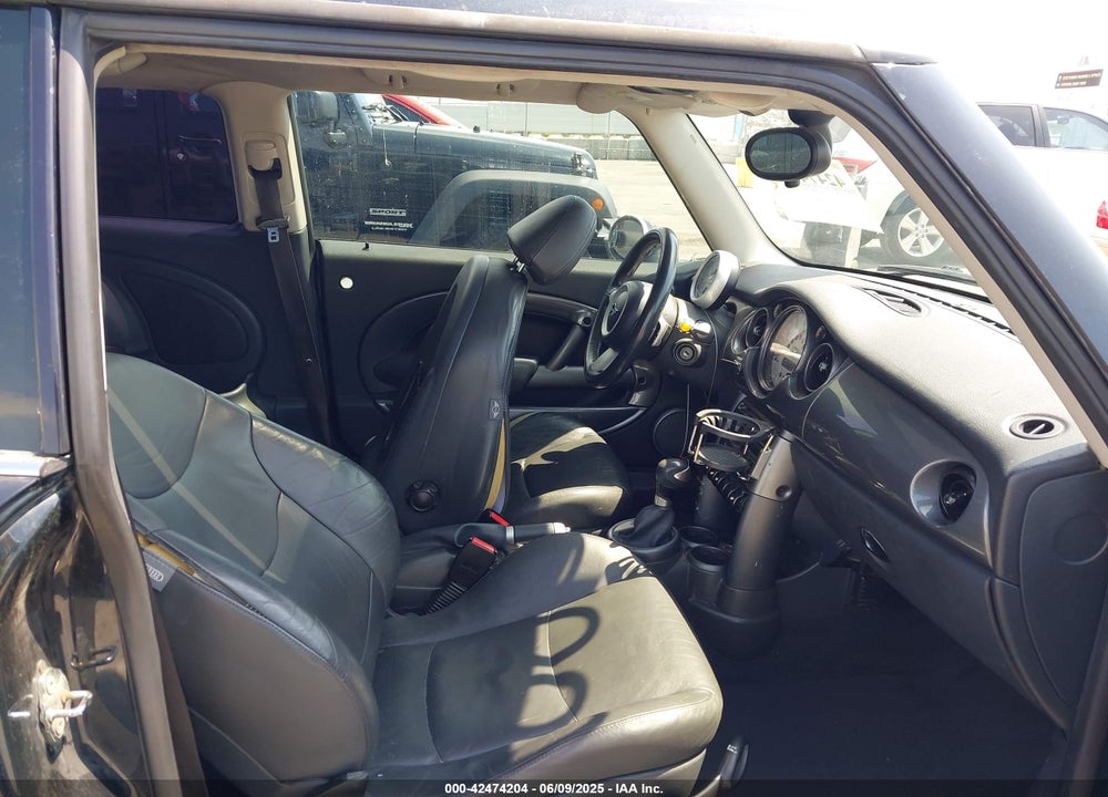 2006 MINI COOPER S VIN: WMWRE33596TJ35502