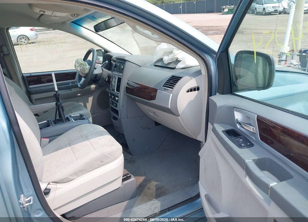 2010 CHRYSLER TOWN & COUNTRY VIN: 2A4RR5D18AR300237