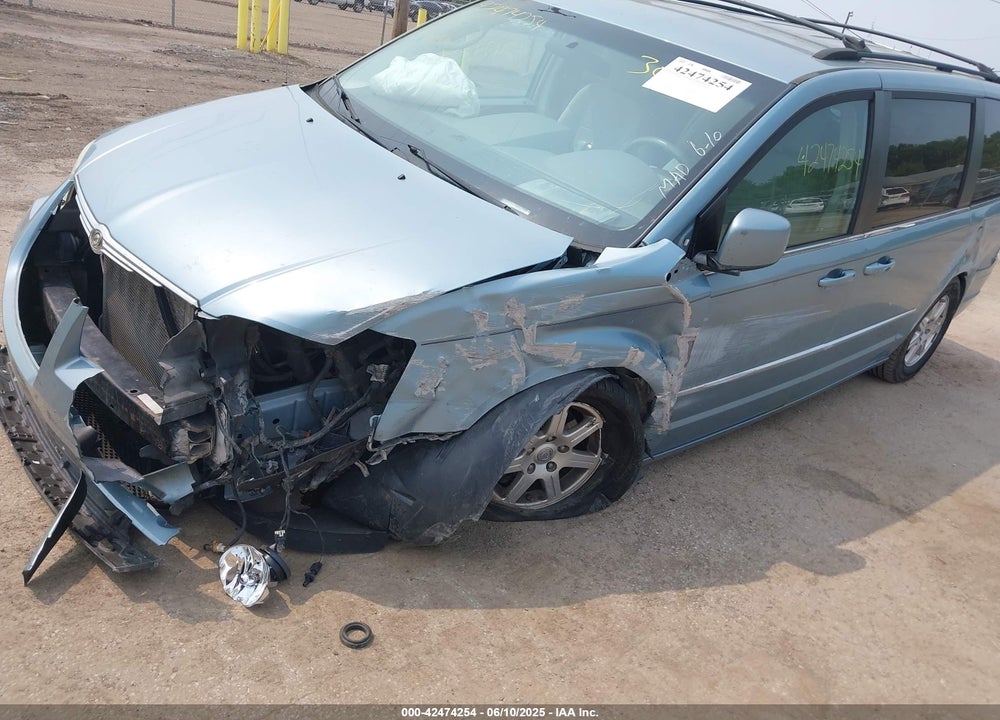 2010 CHRYSLER TOWN & COUNTRY VIN: 2A4RR5D18AR300237