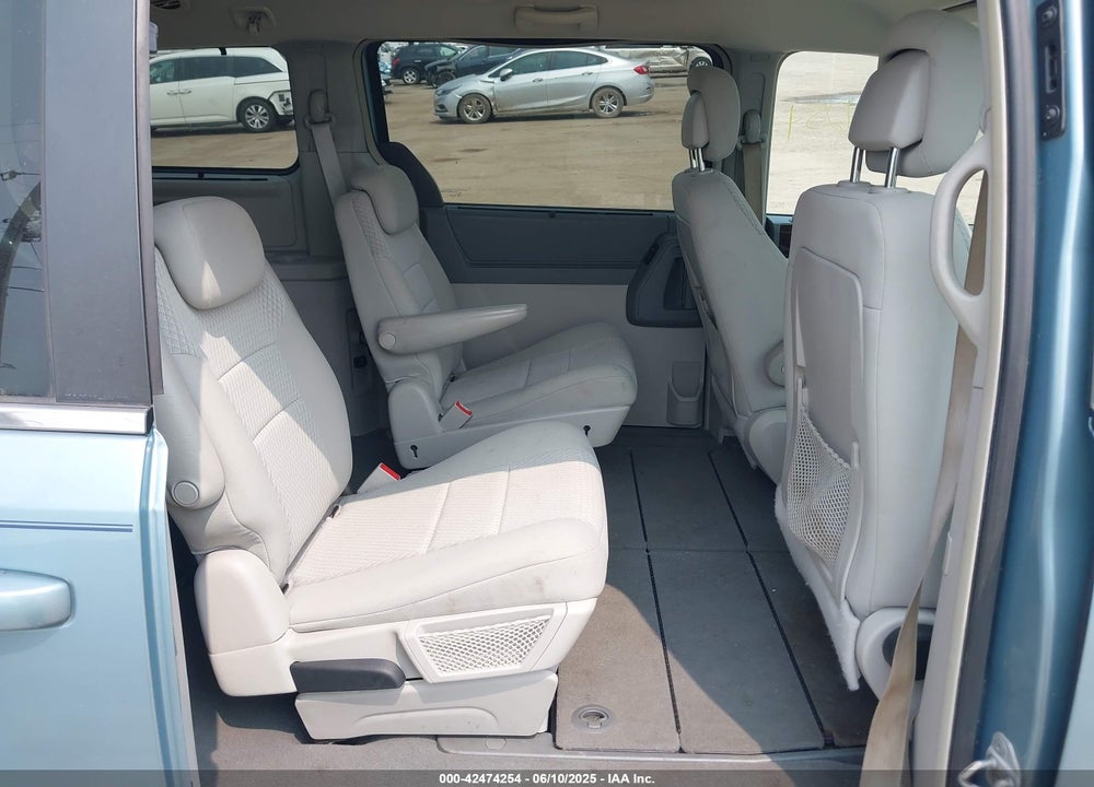 2010 CHRYSLER TOWN & COUNTRY VIN: 2A4RR5D18AR300237