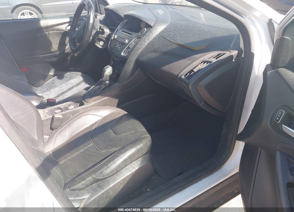 2015 FORD FOCUS SE VIN: 1FADP3K28FL287307