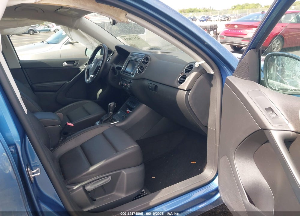 2017 VOLKSWAGEN TIGUAN VIN: WVGAV7AX7HW510957