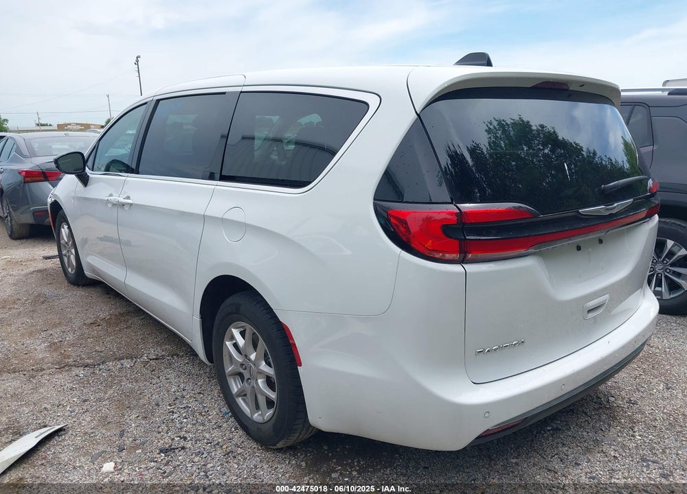 2024 CHRYSLER PACIFICA TOURING L VIN: 2C4RC1BG2RR149902