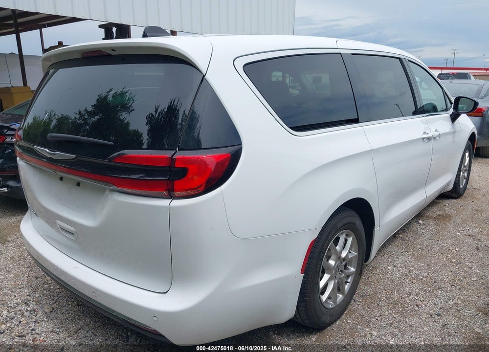 2024 CHRYSLER PACIFICA TOURING L VIN: 2C4RC1BG2RR149902