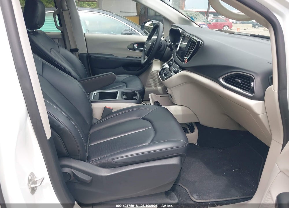 2024 CHRYSLER PACIFICA TOURING L VIN: 2C4RC1BG2RR149902