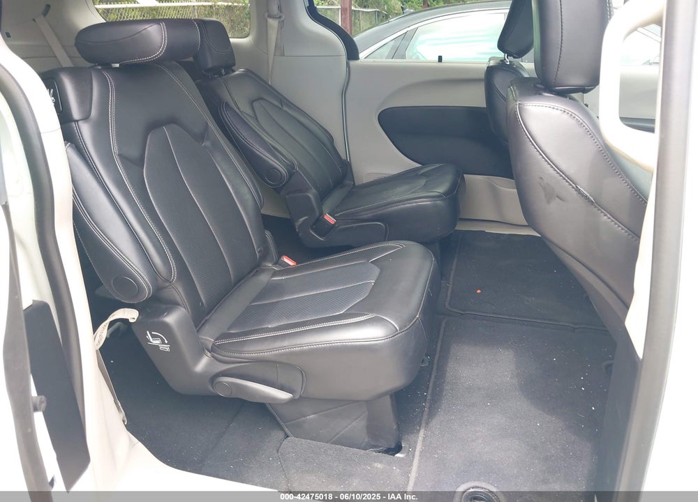 2024 CHRYSLER PACIFICA TOURING L VIN: 2C4RC1BG2RR149902
