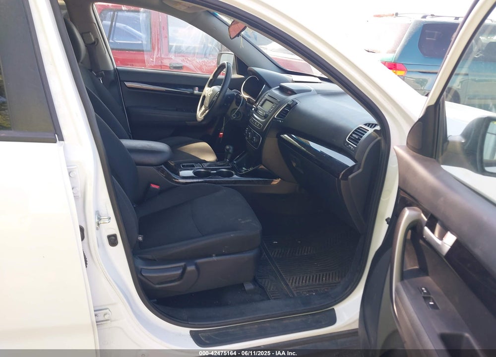 2015 KIA SORENTO VIN: 5XYKTDA72FG598873