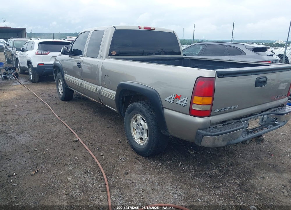 2001 CHEVROLET SILVERADO 1500 LS VIN: 2GCEK19T011248824