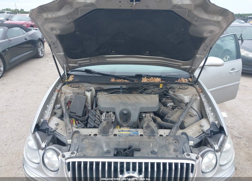 2008 BUICK LACROSSE VIN: 2G4WD582181189187