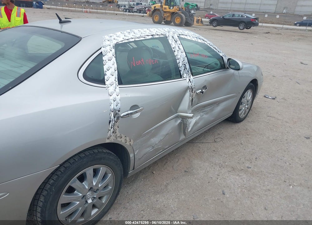 2008 BUICK LACROSSE VIN: 2G4WD582181189187