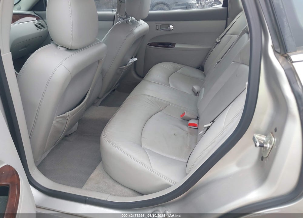 2008 BUICK LACROSSE VIN: 2G4WD582181189187