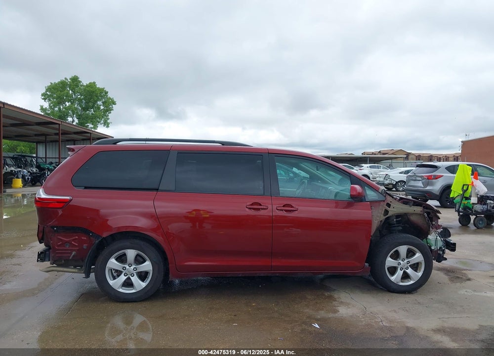 2017 TOYOTA SIENNA LE 8 PASSENGER VIN: 5TDKZ3DC6HS881607