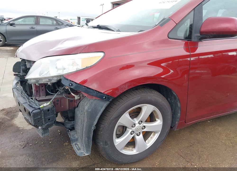 2017 TOYOTA SIENNA LE 8 PASSENGER VIN: 5TDKZ3DC6HS881607