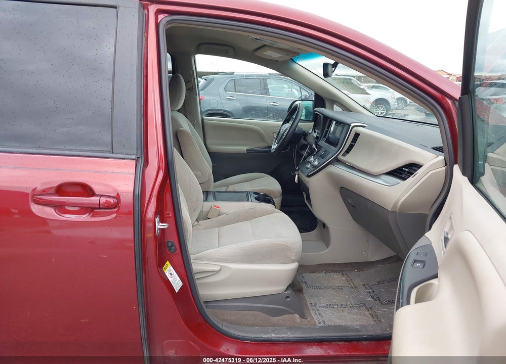 2017 TOYOTA SIENNA LE 8 PASSENGER VIN: 5TDKZ3DC6HS881607