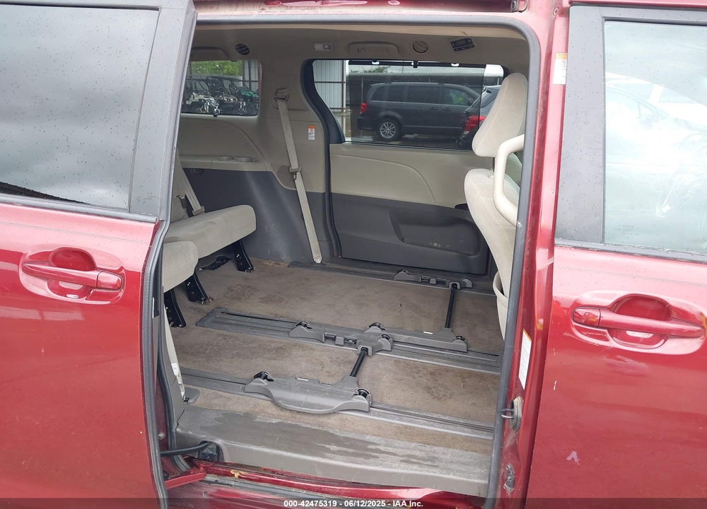 2017 TOYOTA SIENNA LE 8 PASSENGER VIN: 5TDKZ3DC6HS881607