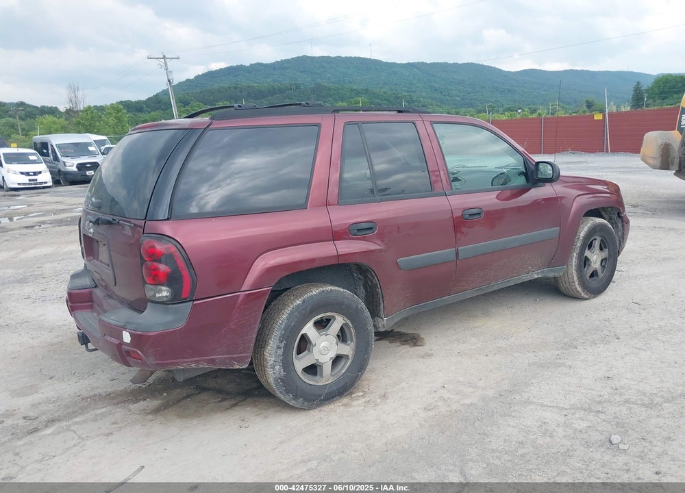2005 CHEVROLET TRAILBLAZER LS VIN: 1GNDT13S052356270