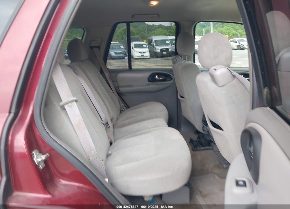 2005 CHEVROLET TRAILBLAZER LS VIN: 1GNDT13S052356270