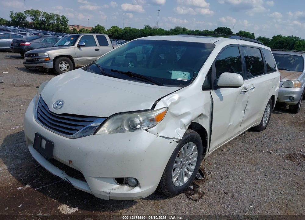 2016 TOYOTA SIENNA XLE PREMIUM 8 PASSENGER VIN: 5TDYK3DC4GS745554
