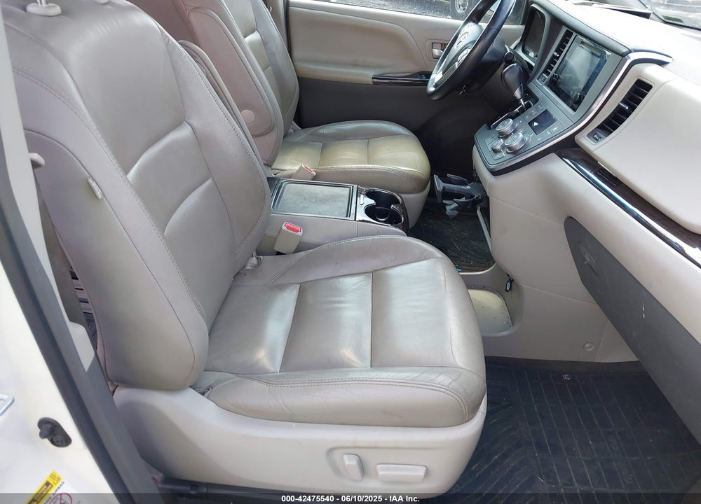 2016 TOYOTA SIENNA XLE PREMIUM 8 PASSENGER VIN: 5TDYK3DC4GS745554