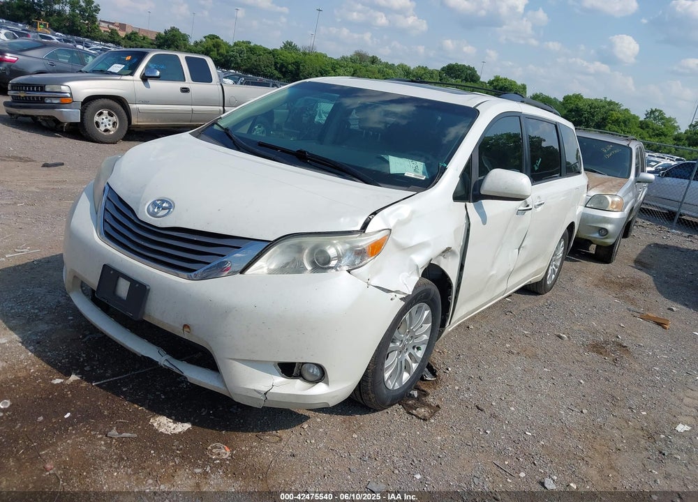 2016 TOYOTA SIENNA XLE PREMIUM 8 PASSENGER VIN: 5TDYK3DC4GS745554