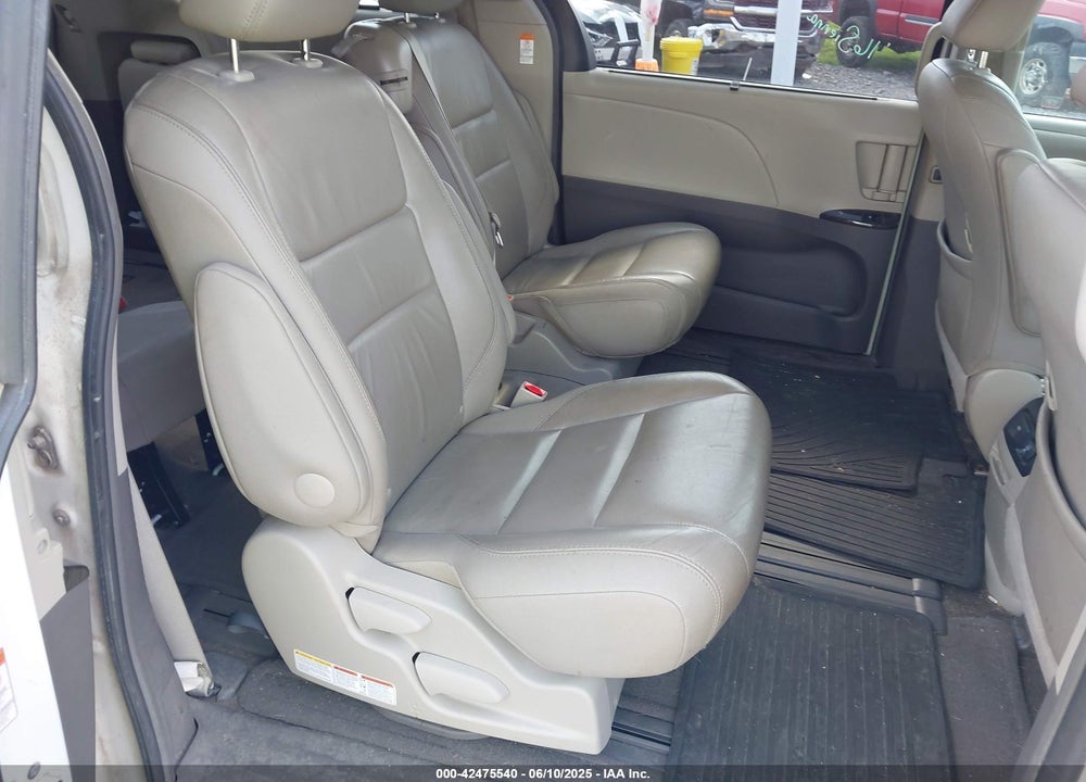 2016 TOYOTA SIENNA XLE PREMIUM 8 PASSENGER VIN: 5TDYK3DC4GS745554