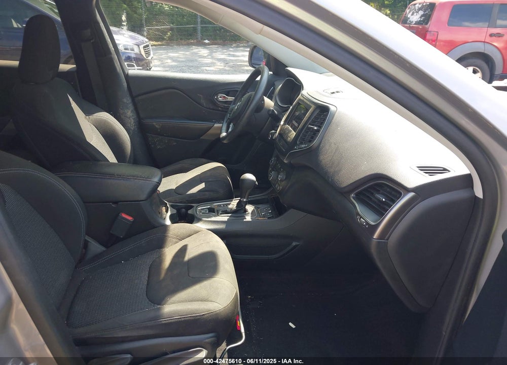 2019 JEEP CHEROKEE VIN: 1C4PJLCB6KD220278