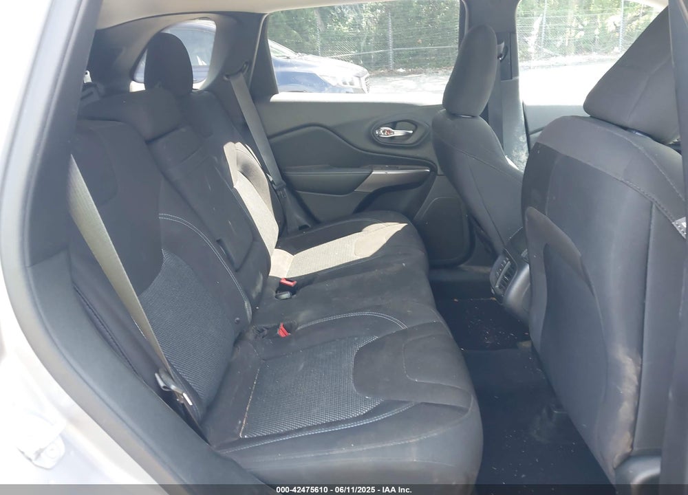 2019 JEEP CHEROKEE VIN: 1C4PJLCB6KD220278