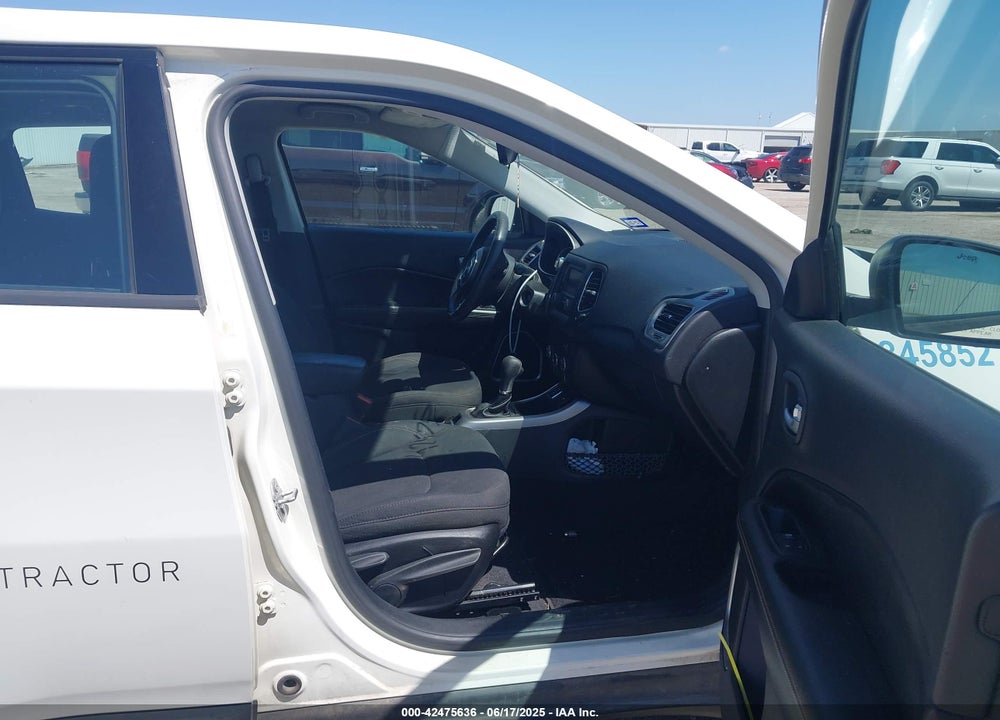 2018 JEEP COMPASS VIN: 3C4NJCAB1JT151695