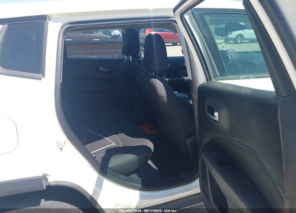 2018 JEEP COMPASS VIN: 3C4NJCAB1JT151695