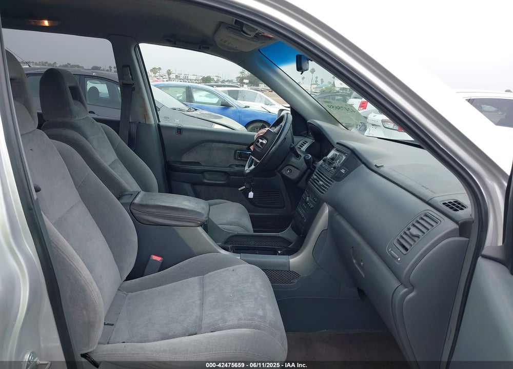 2005 HONDA PILOT VIN: 2HKYF18475H512928