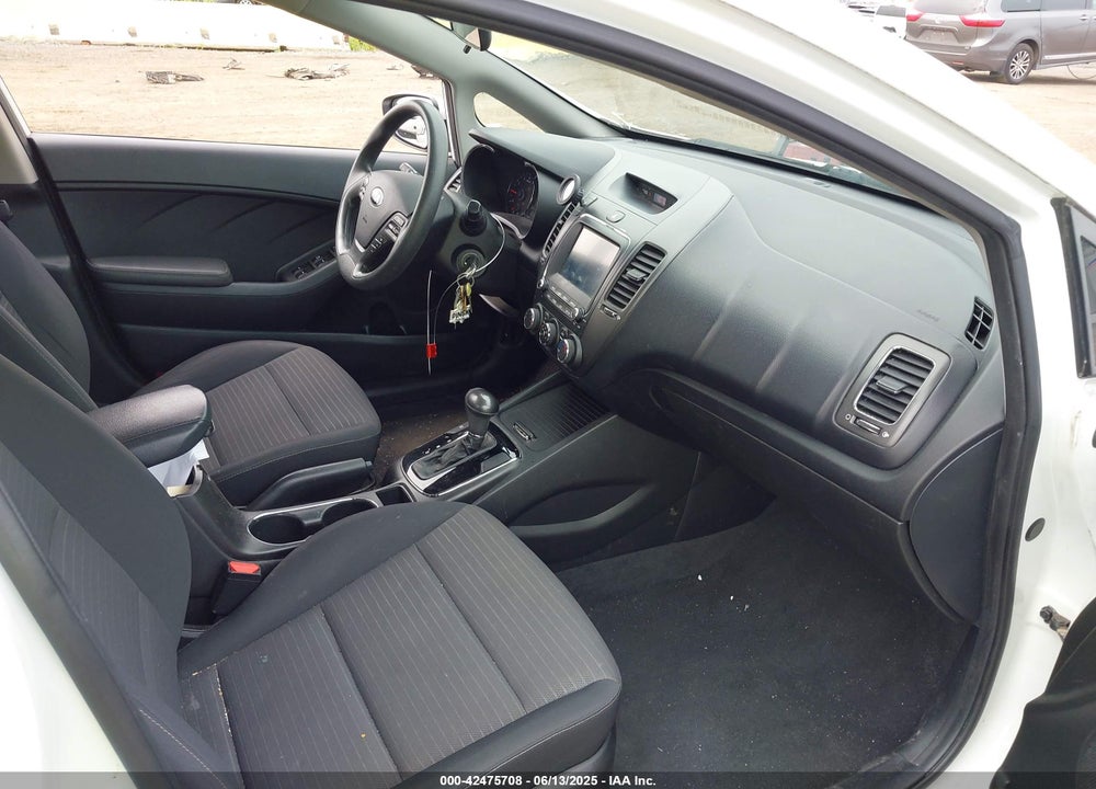 2018 KIA FORTE LX VIN: 3KPFL4A7XJE265635