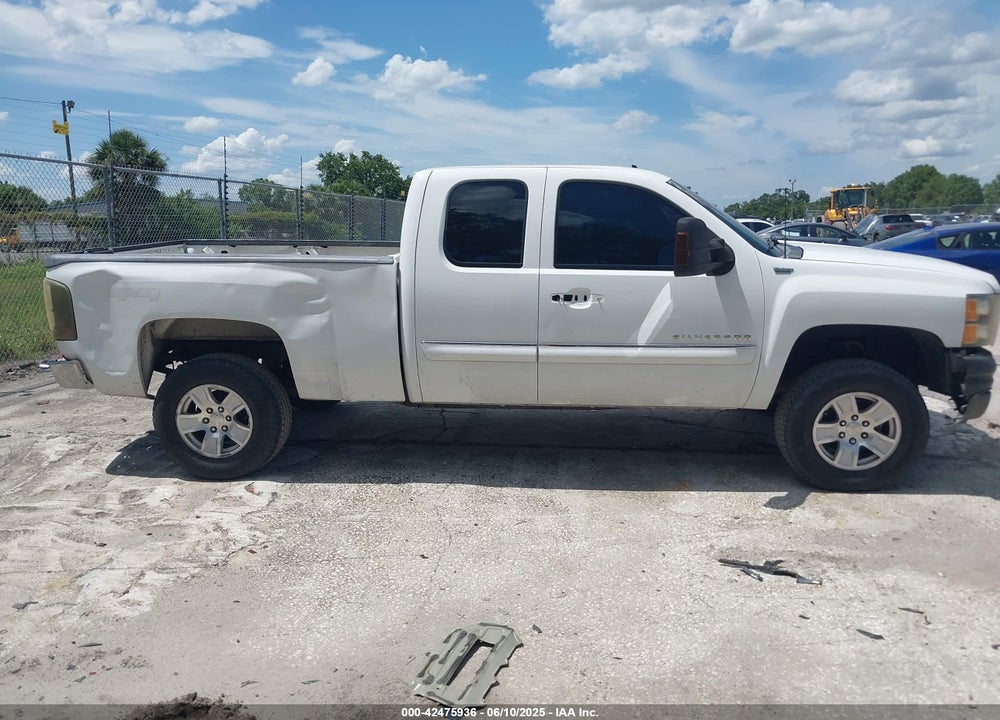 2013 CHEVROLET SILVERADO 1500 LT VIN: 1GCRKSE76DZ168195